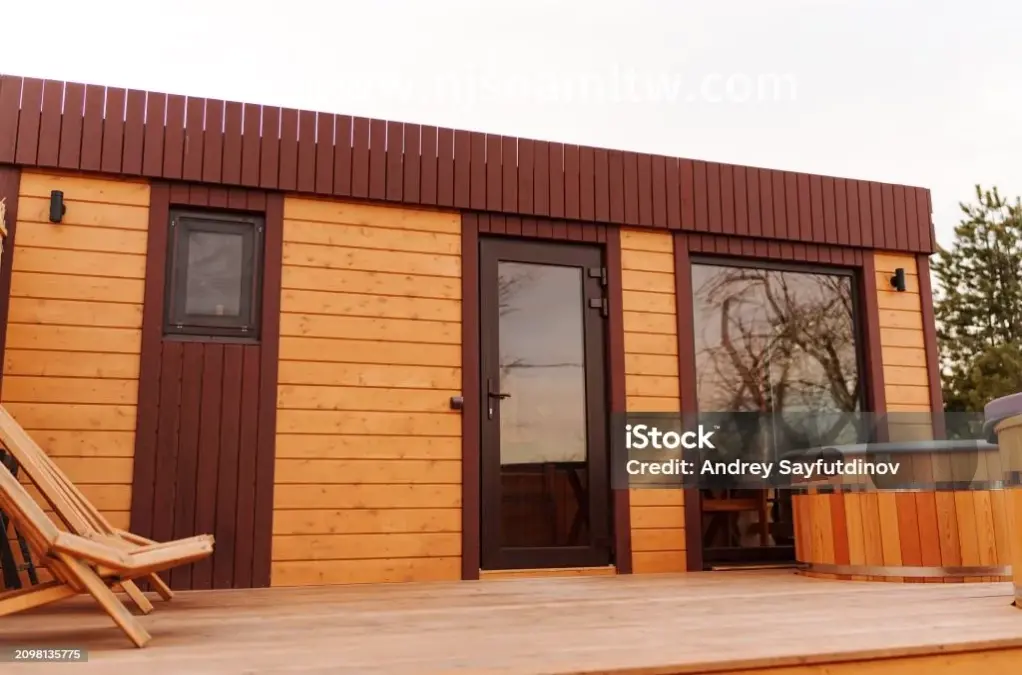 蒸汽弥漫的桑拿房