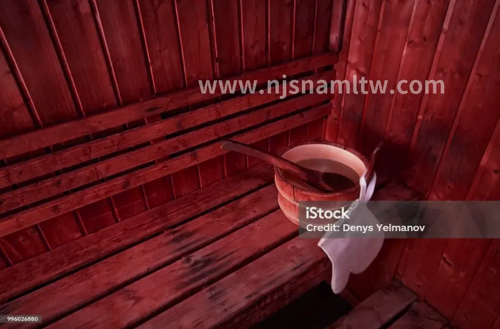 古老蒸浴场景